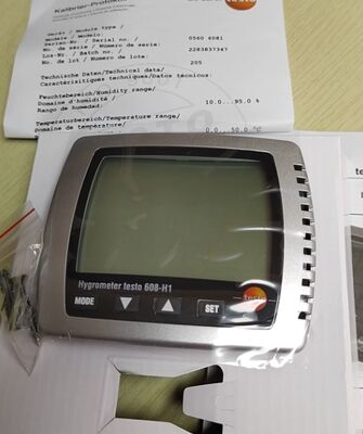 Testo 608-H2 Temperature and Humidity Measuring Instrument with ±0.5 °C Accuracy and 2 to 98 %rH Range in ABS Housing