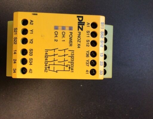 Pilz 774730 Safety Relay, E-STOP Monitoring, 1/2 Ch, 3NO 1NC, 24 VDC, Screw, PNOZ Series