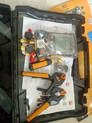 Intelligent Digital Pressure Gauge with Bluetooth Connectivity and Wide Refrigerant Compatibility for HVAC Systems