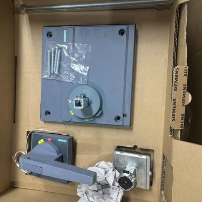3VA9687-0FK23 door mounted rotary operator standard IEC IP65