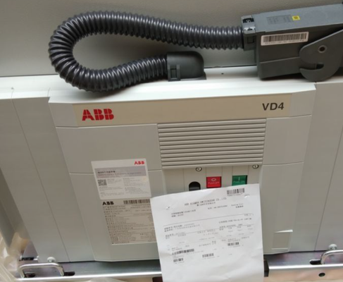 ABB VD4 متوسط ولتاژ خلا مدار شکسته با 630 A جریان نامی 50/60 هرتز فرکانس و 140 کیلوگرم وزن